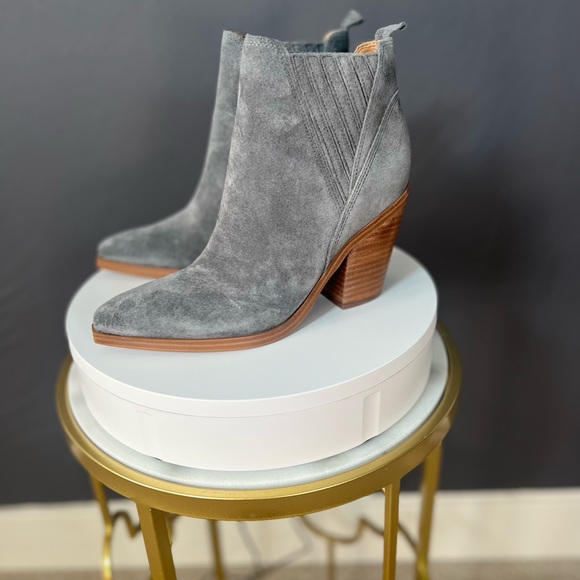 Marc fisher Gardi Gray Suede Pointed Toe Pull on Block heel ankle boot Size 5.5 - Picture 10 of 14